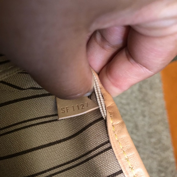 SOLD Authentic Louis Vuitton Monogram Neverfull MM - Picture 7 of 8